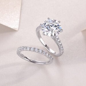Arrange Large Diamond Rings Luxuriously And Fashionably Set With Moissanite Silver Rings